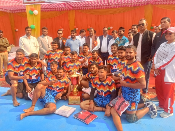 मंत्री एवं खेल विभाग के अन्य अधिकारी मंत्री एवं खेल विभाग के अन्य अधिकारी