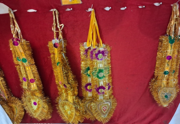 गोटेदार  माला