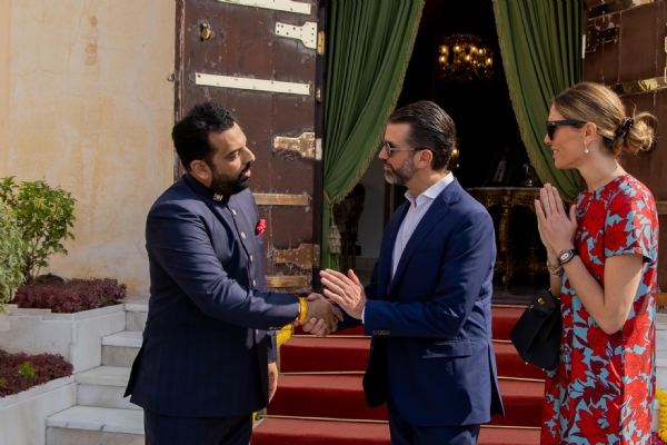 डोनाल्ड ट्रंप जूनियर ने सिटी पैलेस में डॉ. लक्ष्यराज सिंह मेवाड़ से की मुलाकात डोनाल्ड ट्रंप जूनियर ने सिटी पैलेस में डॉ. लक्ष्यराज सिंह मेवाड़ से की मुलाकात