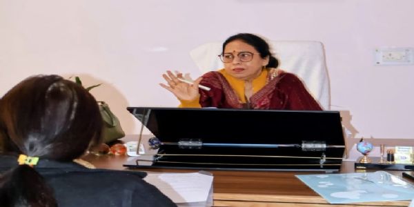 माता विंध्यवासिनीसामायिकविद्यालये स्नातकपाठ्यक्रमेषु बहुविकल्पीयपरीक्षा भविष्यति, परास्नातक एवं व्यावसायिकपाठ्यक्रमेषु तु लिखितपरीक्षा एव आयोजिताः भविष्यन्ति