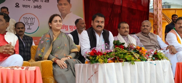 मंच की फोटो