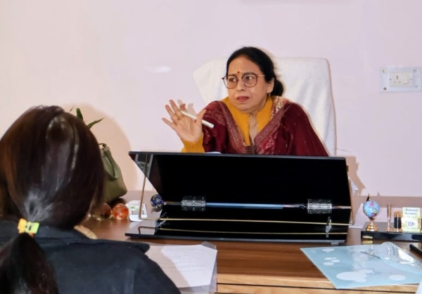 मां विन्ध्यवासिनी विश्वविद्यालय के अस्थायी कार्यालय के कुलपति कक्ष में परीक्षा समिति की बैठक करती कुलपति प्रोफेसर शोभा गौड़ मां विन्ध्यवासिनी विश्वविद्यालय के अस्थायी कार्यालय के कुलपति कक्ष में परीक्षा समिति की बैठक करती कुलपति प्रोफेसर शोभा गौड़