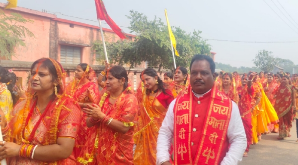 अररिया फोटो:शोभायात्रा जुलूस में शामिल महिलाएं अररिया फोटो:शोभायात्रा जुलूस में शामिल महिलाएं