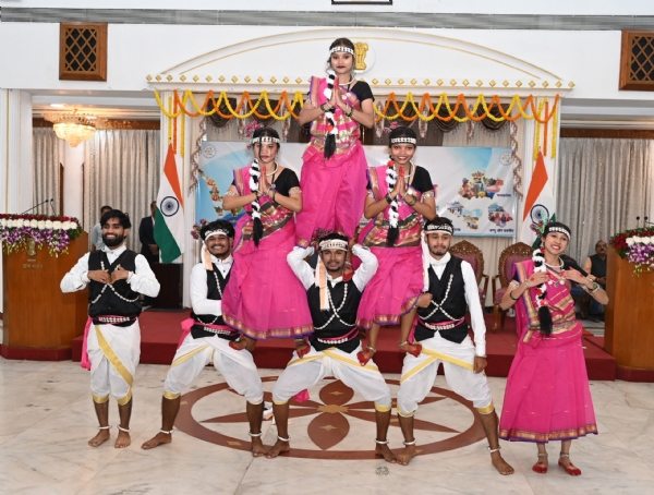 राजभवन में मनाया गया छह राज्यों एवं केंद्रशासित प्रदेशों का स्थापना दिवस