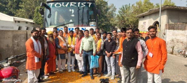 फर्रुखाबाद से रामजन्म भूमि ध्वजारोहण समारोह में भाग लेने जाते राम भक्त
