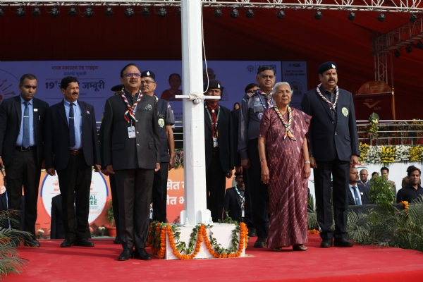 राज्यपाल आनंदी बेन ने झंडारोहण कर 19वीं राष्टीय जंबूरी का किया शुभारंभ राज्यपाल आनंदी बेन ने झंडारोहण कर 19वीं राष्टीय जंबूरी का किया शुभारंभ