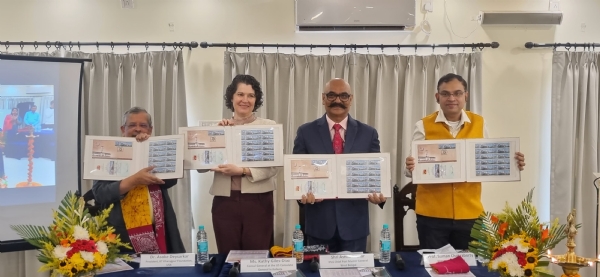 आईआईटी खड़गपुर के 75 वर्ष स्मारक डाक टिकट जारी आईआईटी खड़गपुर के 75 वर्ष स्मारक डाक टिकट जारी