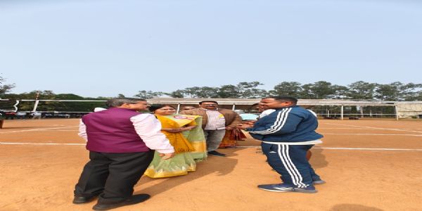 अन्तरमहाविद्यालयीया वॉलीबॉल प्रतियोगितायां सन्त्‌ कोलम्बा महाविद्यालयः विजयी अभवत्