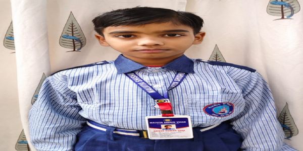 वाराणस्याः मास्टर आदित्यो विद्यालयस्य एवं परिवारस्य च वर्धितवान् गौरवम्