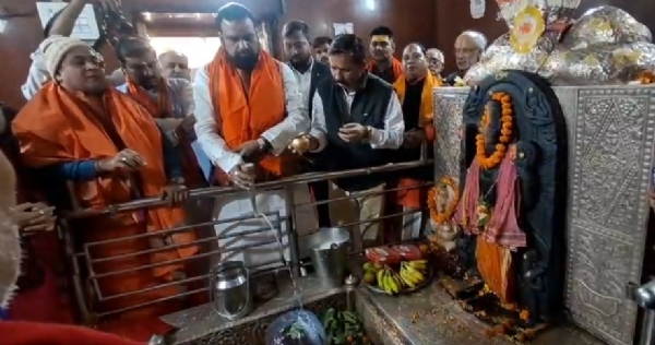 पूजा अर्चना करते सम्राट चौधरी