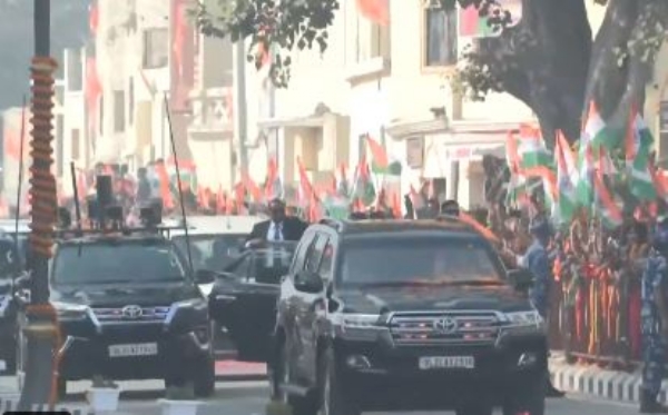 रोड शो करते प्रधानमंत्री