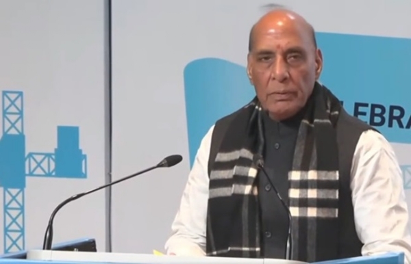 नई दिल्ली में ‘समुद्र उत्कर्ष’ सेमिनार को संबोधित करते रक्षा मंत्री नई दिल्ली में ‘समुद्र उत्कर्ष’ सेमिनार को संबोधित करते रक्षा मंत्री