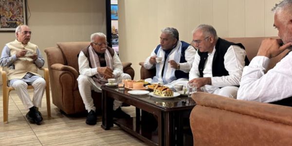 ग्रामात् सचिवालयमाधृत्य सीवरेज इत्येतत्पर्यन्तानि सर्वाणि कार्याणि निर्धारितसमयसीमायां पूर्णानि स्युः - मनाेहर लालः