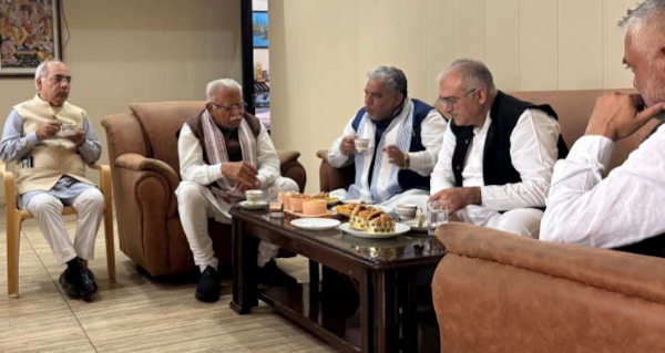 मतलौड़ा में समीक्षा बैठक लेते केंद्रीय ऊर्जा, आवास एवं शहरी मामलों के मंत्री मनोहर लाल मतलौड़ा में समीक्षा बैठक लेते केंद्रीय ऊर्जा, आवास एवं शहरी मामलों के मंत्री मनोहर लाल