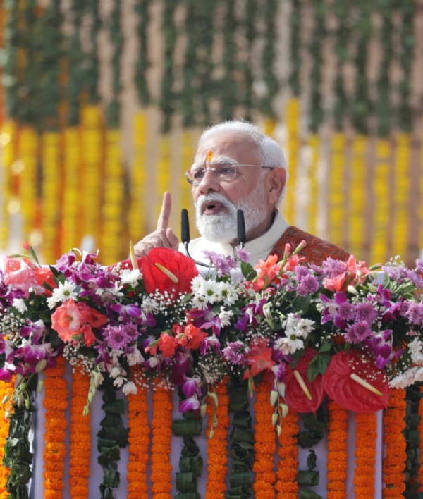 अयोध्या में ध्वजारोहण के चित्र