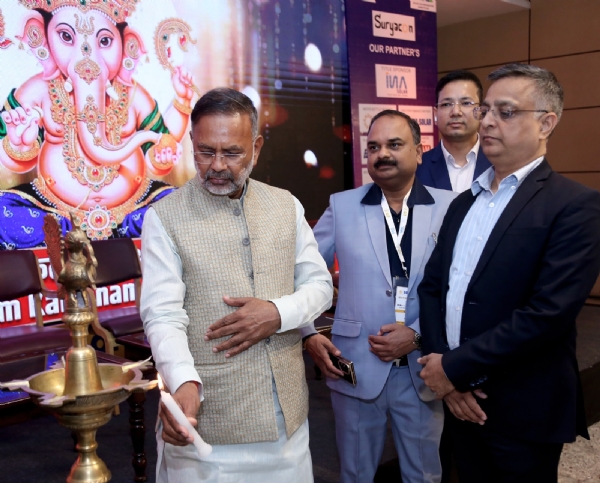 दो दिवसीय ग्लोबल सोलर एक्सपो–2025 का शुभारंभ करते ऊर्जा मंत्री।