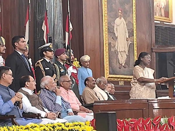 कार्यक्रम को संबोधित करती राष्ट्रपति कार्यक्रम को संबोधित करती राष्ट्रपति