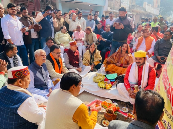 मुख्य द्वार का भूमि पूजन मुख्य द्वार का भूमि पूजन