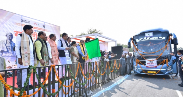 मुख्यमंत्री ने सरदार@150 के तहत यमुना प्रवाह यात्रा को दिखाई हरी झंडी मुख्यमंत्री ने सरदार@150 के तहत यमुना प्रवाह यात्रा को दिखाई हरी झंडी