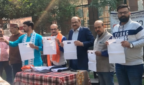 प्रशिक्षण देते अधिकारी प्रशिक्षण देते अधिकारी