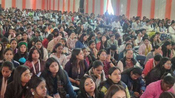 अधिवेशन में शामिल विभिन्न प्रांतों से आए छात्र-छात्राएं। अधिवेशन में शामिल विभिन्न प्रांतों से आए छात्र-छात्राएं।