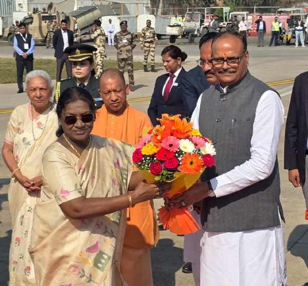 राष्ट्रपति द्रौपदी मुर्मू का स्वागत राष्ट्रपति द्रौपदी मुर्मू का स्वागत