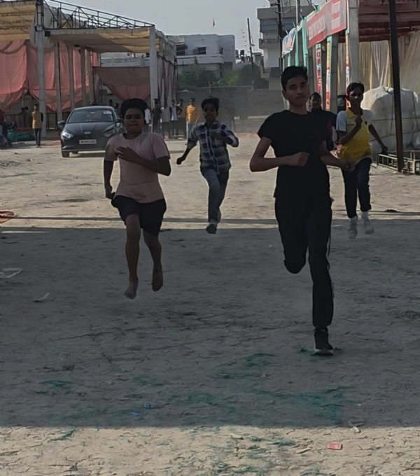 हरदोई मेला महोत्सव 2025: बच्चों की दौड़ प्रतियोगिता में युवराज, आर्यन और वीर प्रताप ने मारी बाज़ी हरदोई मेला महोत्सव 2025: बच्चों की दौड़ प्रतियोगिता में युवराज, आर्यन और वीर प्रताप ने मारी बाज़ी