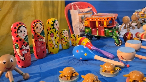 पारंपरिक काठ के खिलौने पारंपरिक काठ के खिलौने