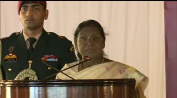 संबोधित करते हुए राष्ट्रपति द्रौपदी मुर्मु संबोधित करते हुए राष्ट्रपति द्रौपदी मुर्मु