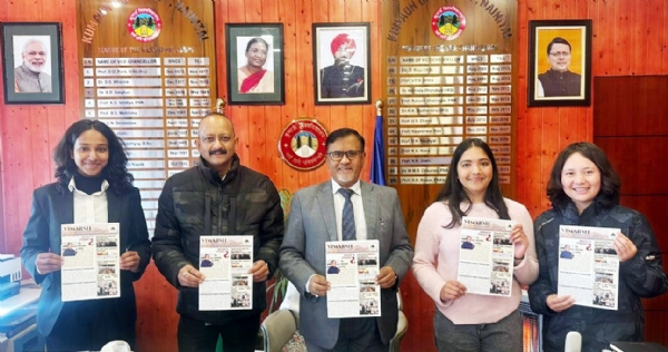 कुमाऊं विवि की शोध पत्रिका के तृतीय अंक का लोकार्पण करते कुलपति। साथ में संपादक मंडल के सदस्य। कुमाऊं विवि की शोध पत्रिका के तृतीय अंक का लोकार्पण करते कुलपति। साथ में संपादक मंडल के सदस्य।