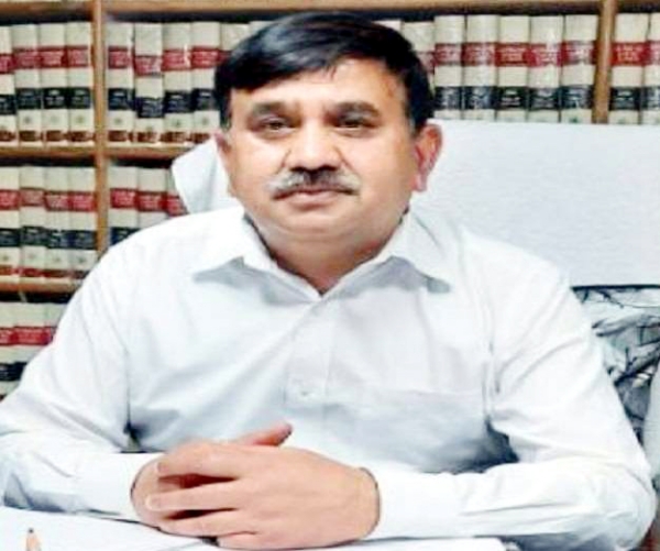 उत्तराखंड उच्च न्यायालय के मुख्य स्थायी अधिवक्ता चंद्रशेखर रावत। उत्तराखंड उच्च न्यायालय के मुख्य स्थायी अधिवक्ता चंद्रशेखर रावत।