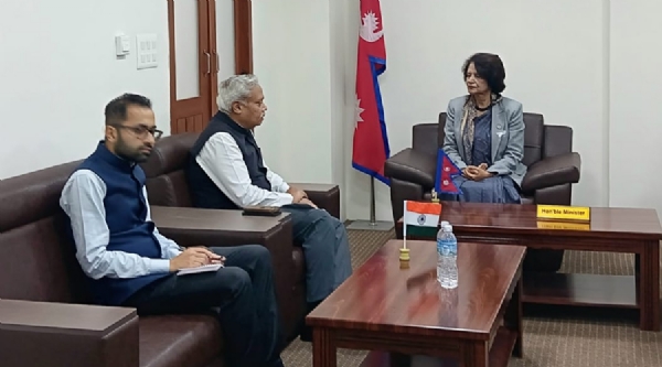 भारतीय राजदूत से मुलाकात करती नेपाल की स्वास्थ्य मंत्री भारतीय राजदूत से मुलाकात करती नेपाल की स्वास्थ्य मंत्री