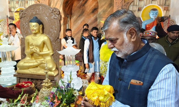 सांची में महाबोधि महोत्सव के दौरान मंत्री प्रहलाद पटेल ने किए पवित्र अस्थियों के दर्शन