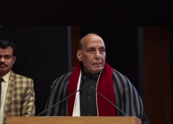 रक्षा मंत्री राजनाथ मसूरी में कार्यक्रम को संबोधित करते। रक्षा मंत्री राजनाथ मसूरी में कार्यक्रम को संबोधित करते।