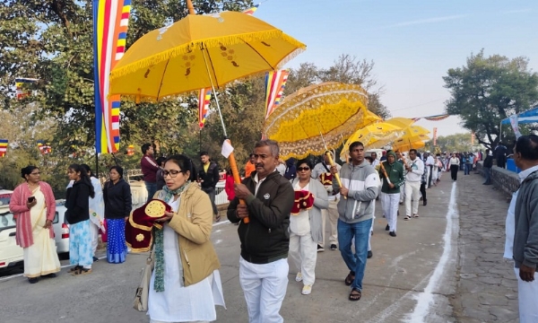 महाबोधि महोत्सव से पहले निकाली गई शोभायात्रा