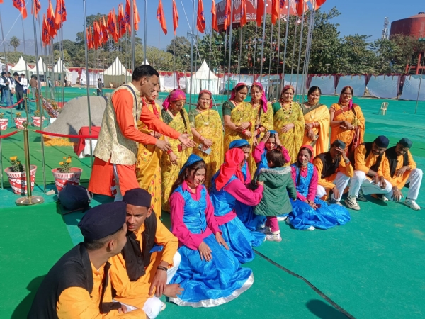 उत्तराखंड की पारंपरिक परिधारों में सजे अभाविप के कार्यकर्ता। उत्तराखंड की पारंपरिक परिधारों में सजे अभाविप के कार्यकर्ता।