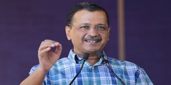 भारतीयमहिलाक्रिकेटदलेन विश्वकपविजयावसरे देहल्याः–पूर्वमुख्यमंत्री अरविन्दकेजरीवालेन अभिनन्दनं प्रदत्तम्।