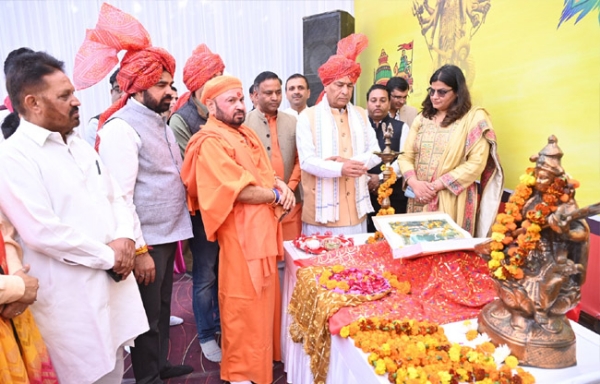 सोनीपत भाजपा प्रदेशाध्यक्ष मोहनलाल बड़ौली दीप प्रज्वलित करते हुए