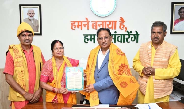 मुख्यमंत्री साय से गायत्री परिवार के प्रतिनिधिमण्डल ने सौजन्य मुलाकात की मुख्यमंत्री साय से गायत्री परिवार के प्रतिनिधिमण्डल ने सौजन्य मुलाकात की