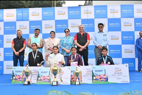 कार्यक्रम की शुरुआत टाटा स्टील के सीईओ एवं एमडी टी.वी. नरेंद्रन, रुचि नरेंद्रन, डी. बी. सुंदर रामम