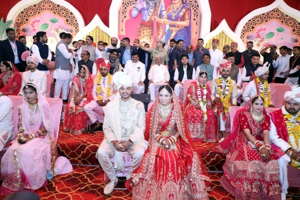मुख्यमंत्री डॉ. मोहन यादव के पुत्र डॉ. अभिमन्यु और डॉ. इशिता सामूहिक विवाह सम्मेलन में परिणय सूत्र में बंधे मुख्यमंत्री डॉ. मोहन यादव के पुत्र डॉ. अभिमन्यु और डॉ. इशिता सामूहिक विवाह सम्मेलन में परिणय सूत्र में बंधे