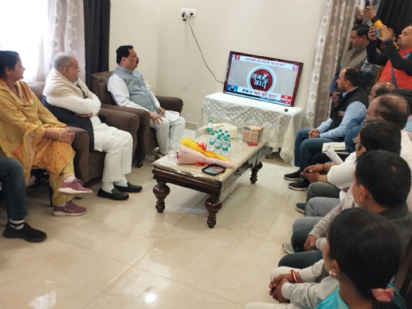 मुरादाबाद देहात विधानसभा के बूथ संख्या 250 पर भाजपा प्रदेश अध्यक्ष चौधरी भूपेंद्र सिंह ने मन की बात सुनीं मुरादाबाद देहात विधानसभा के बूथ संख्या 250 पर भाजपा प्रदेश अध्यक्ष चौधरी भूपेंद्र सिंह ने मन की बात सुनीं