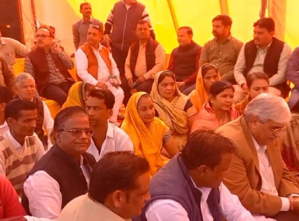 शुभारंभ करते विधायक आदि शुभारंभ करते विधायक आदि