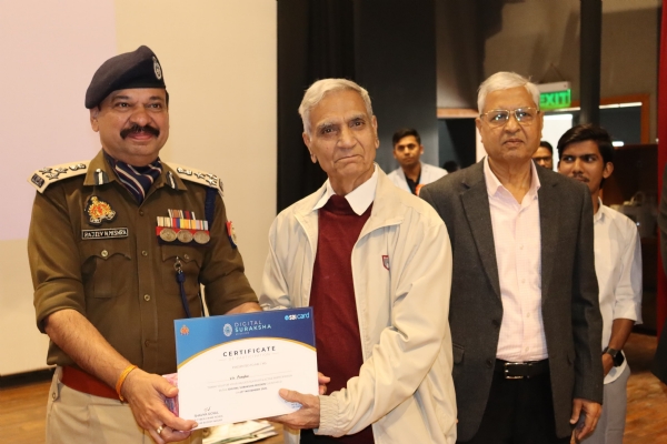 वरिष्ठ नागरिकों को साइबर ठगी से बचाने के लिए पुलिस ने छेड़ी मुहिम,सेक्टर-108 स्थित पुलिस कमिश्नर कार्यालय के सभागार में आयोजित हुआ कार्यक्रम वरिष्ठ नागरिकों को साइबर ठगी से बचाने के लिए पुलिस ने छेड़ी मुहिम,सेक्टर-108 स्थित पुलिस कमिश्नर कार्यालय के सभागार में आयोजित हुआ कार्यक्रम