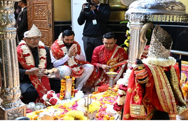 उपराष्ट्रपति सी.पी. राधाकृष्णन व मुख्यमंत्री नायब सैनी भद्रकाली मंदिर में पूजा करते हुए उपराष्ट्रपति सी.पी. राधाकृष्णन व मुख्यमंत्री नायब सैनी भद्रकाली मंदिर में पूजा करते हुए