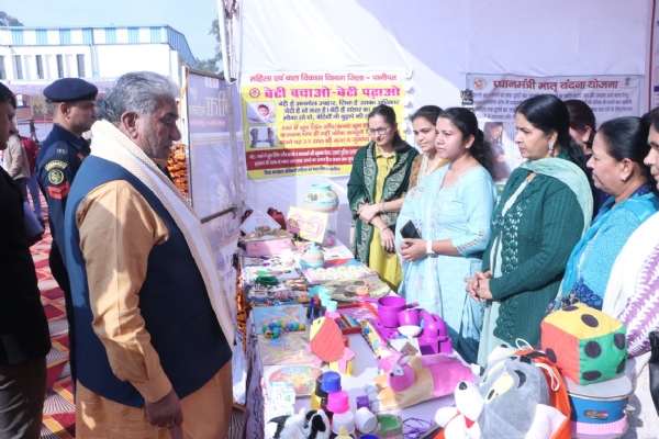 पानीपत में आयोजित गीता महोत्सव में भाग लेते ग्राम विकास एवं खनन मंत्री कृष्ण लाल पवार पानीपत में आयोजित गीता महोत्सव में भाग लेते ग्राम विकास एवं खनन मंत्री कृष्ण लाल पवार