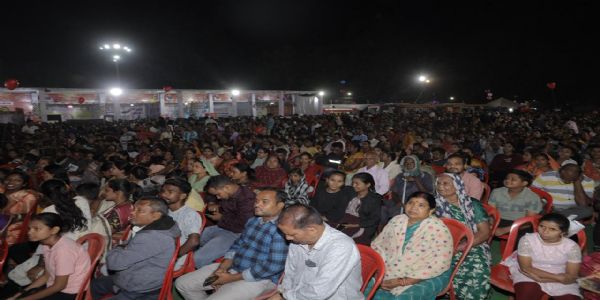 कोरबा : राज्योत्सवे  छत्तीसगढ़ी लोक संस्कृतेः दृश्यम्, अलका चंद्राकरस्य प्रस्तुतिः बद्धवती सौंदर्यम्