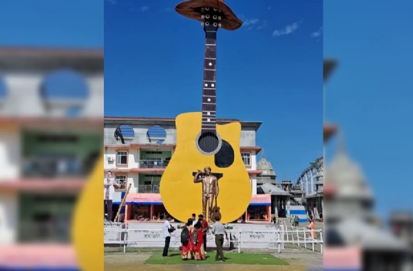 In special tribute  to  Zubeen Garg during  Raas celebration by 52-foot-tall guitar structure.