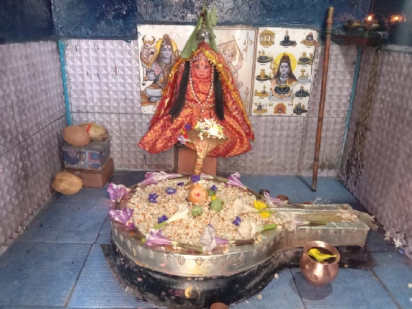 मंदिर स्थित शिवलिंग