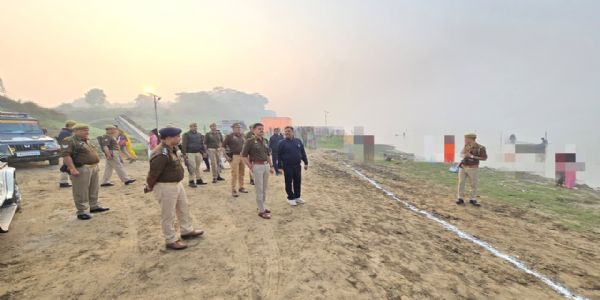 कार्तिक पूर्णिमा स्नान पर्व आधृत्य जिलाधिकारी आरक्ष्यधीक्षकः शेरगढ़ घट्टस्य अकरोत् निरीक्षणम्